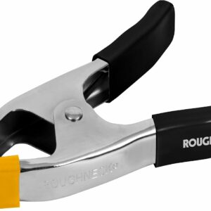 Pince à ressort Roughneck en métal chromé, poignées gainées noires et embouts jaunes